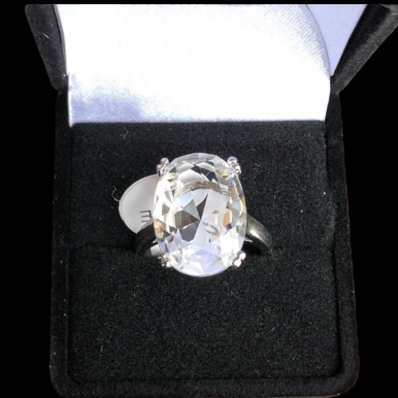 ❗️LAST CHANCE 4/30❗️STERLING SILVER OVAL CUBIC ZIRCONIA RING - Picture 4 of 8
